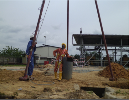 Rigging up of the drilling tripod